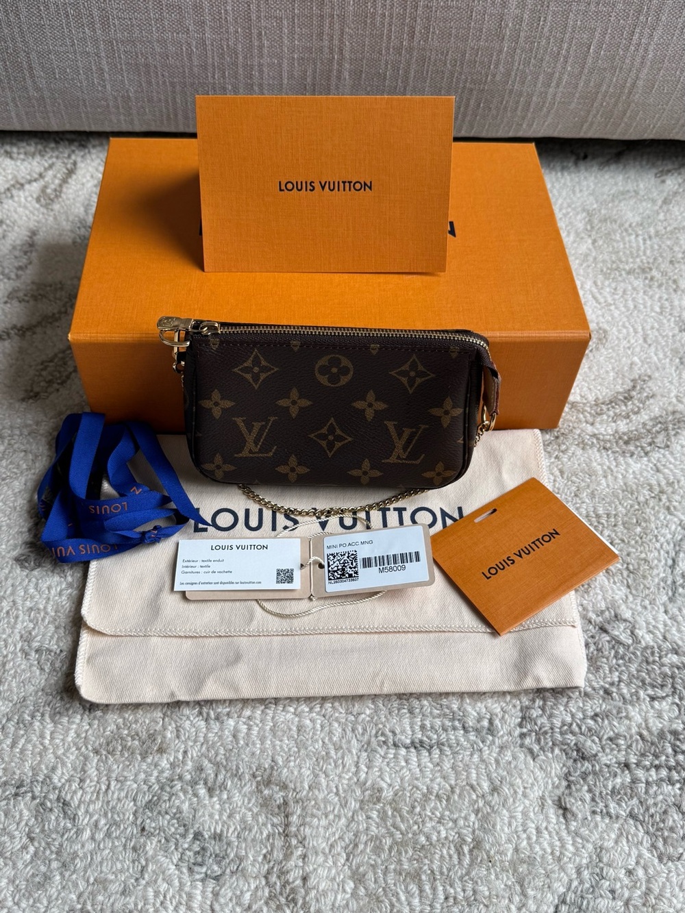 Louis Vuitton Mini Pouchette Accessories In Monogram - Picture 3 of 15